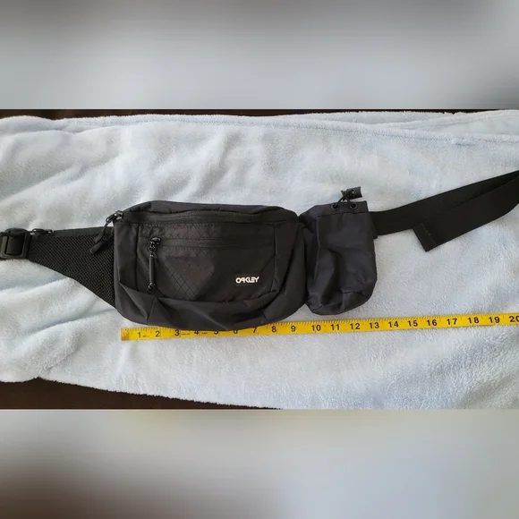 NWOT Oakley waist pack